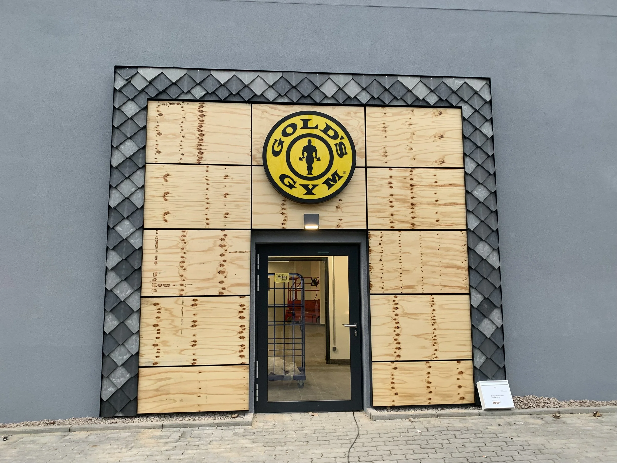 GOLD'S GYM サイン入り写真 WEB限定】LDH EXFIGHTコラボ ステッカー｜スマホ・PCに｜ゴールドジム